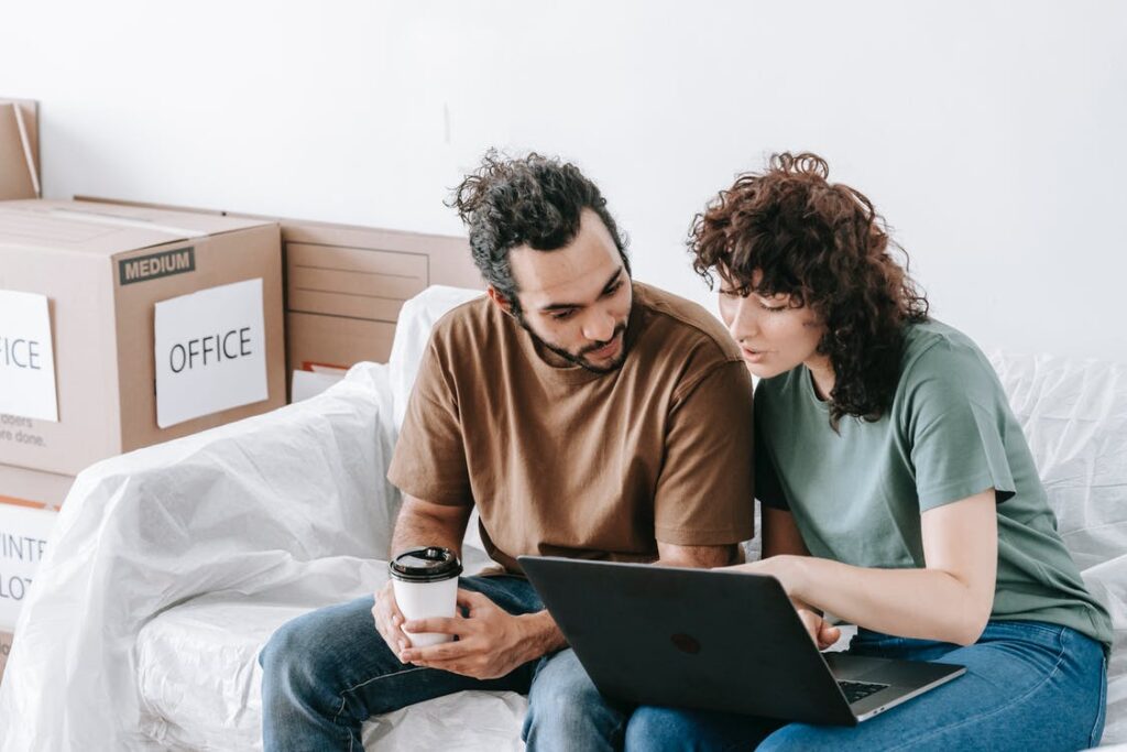 couple packing